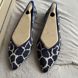 EUC size 7 Rothy’s indigo giraffe point